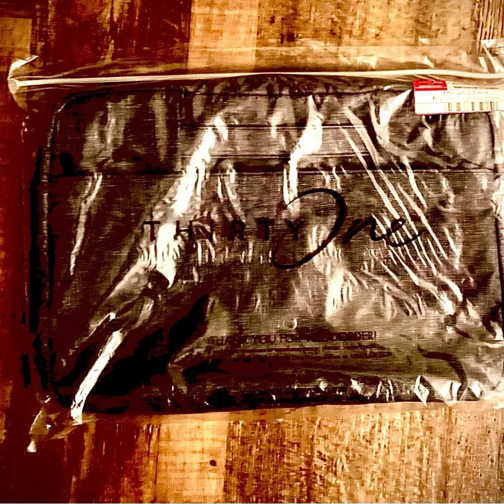 NIP! Thirty-One Charcoal Crosshatch Gray Small Laptop Sleeve Bag with handle.